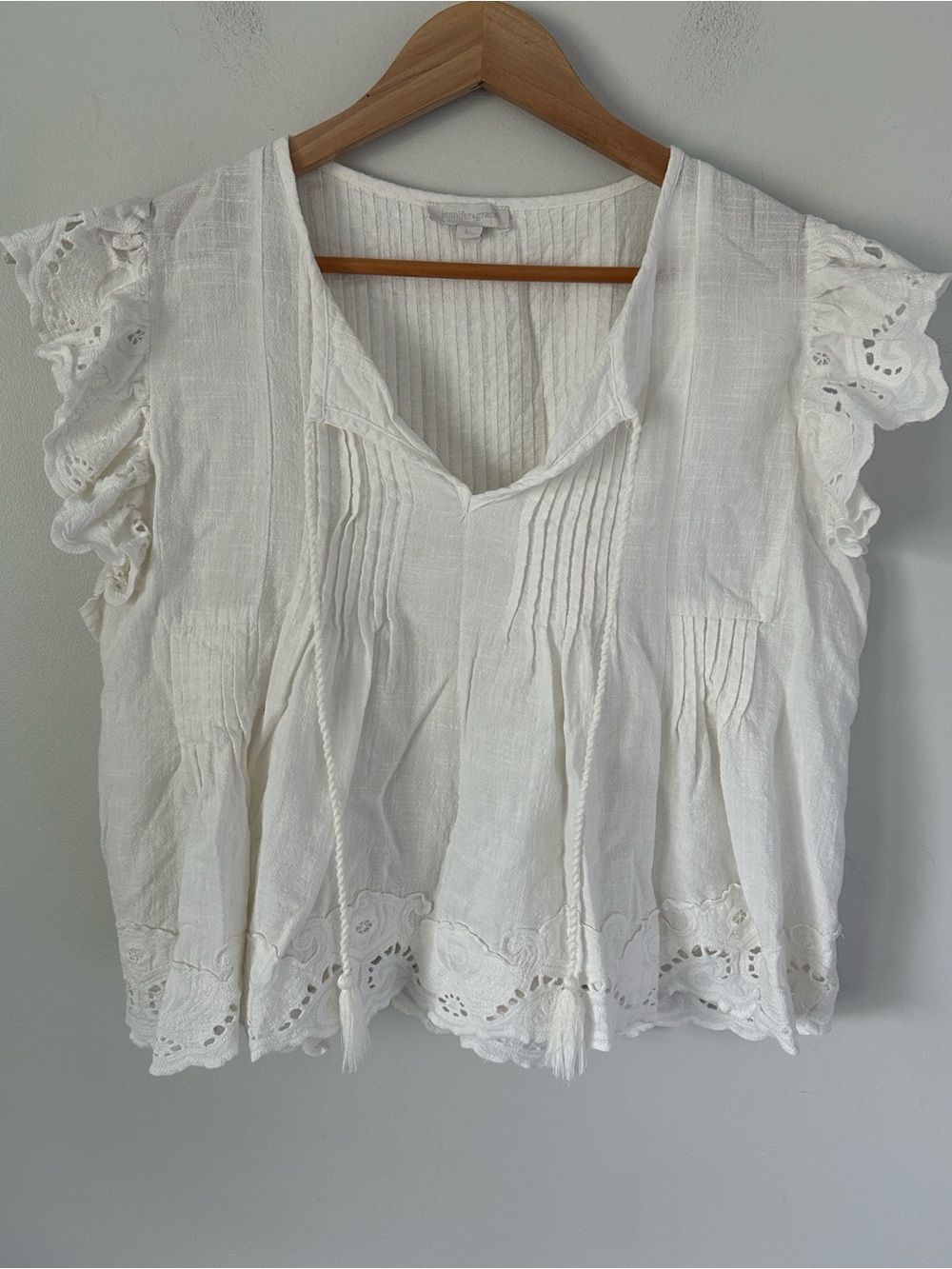 jennifer and grace white eyelet flutter sleeve cotton blouse